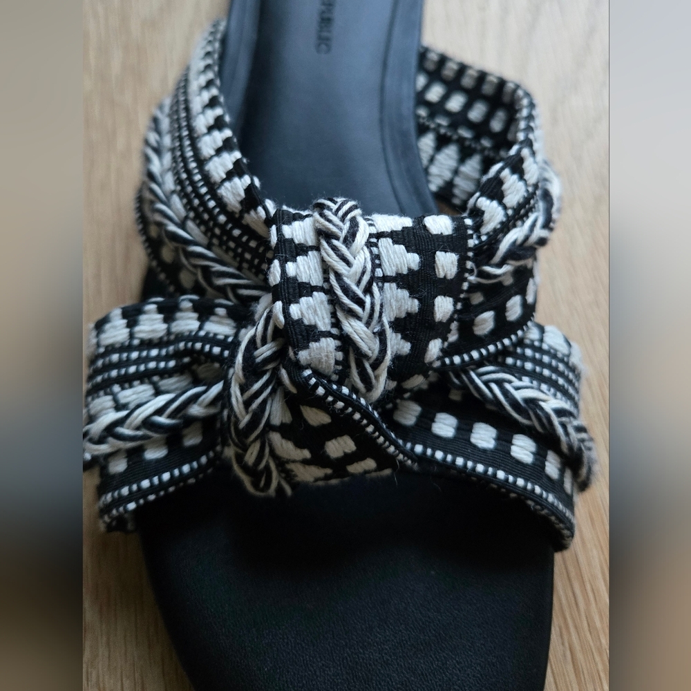 Banana Republic B&W Woven Fabric Slides - Picture 2 of 5